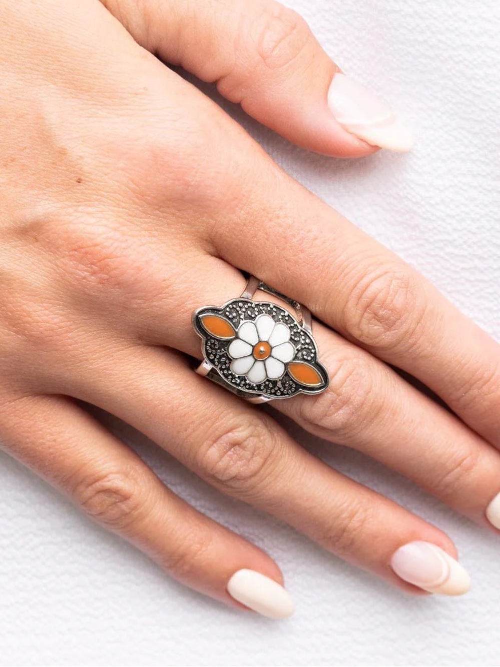 ❤️‍🔥5/$25❤️‍🔥 Wildflower Walkabout White Ring